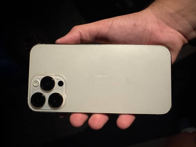 Apple iPhone 14 Pro Max 0
