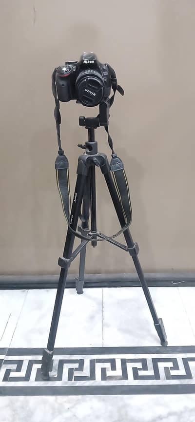 Nikon D5200 DSLR Camera in Good Condition