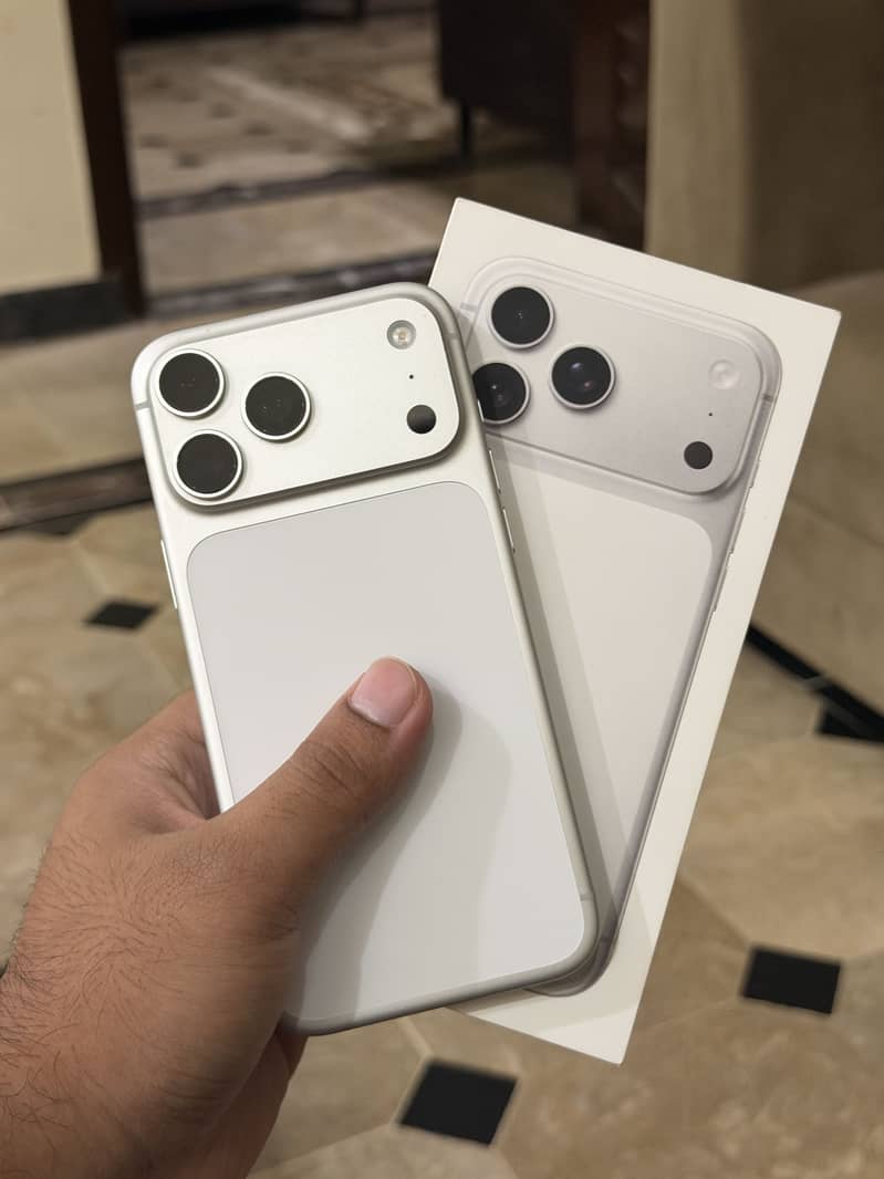 Apple iPhone 17 Pro Max 12
