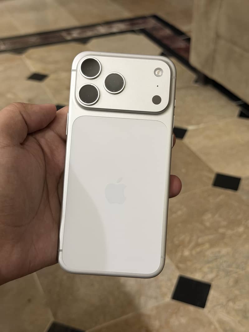 Apple iPhone 17 Pro Max 13