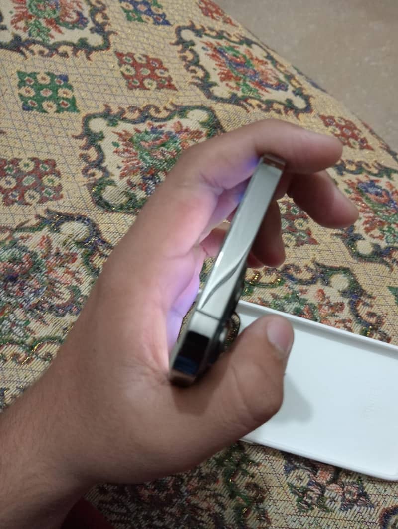 Apple iPhone 13 Pro Max 4