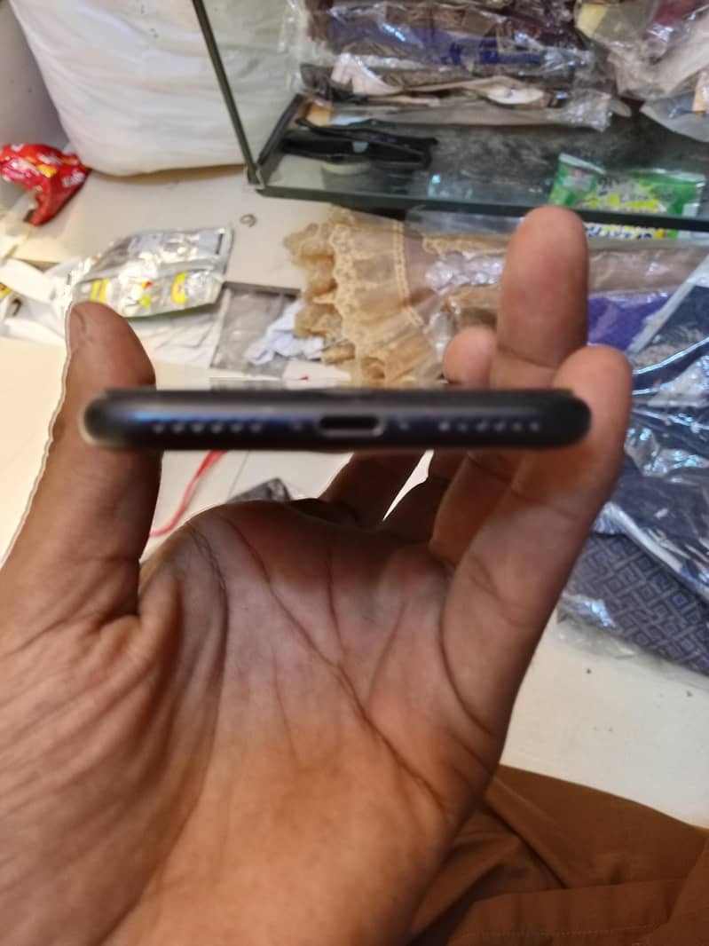 Apple iPhone 7 0
