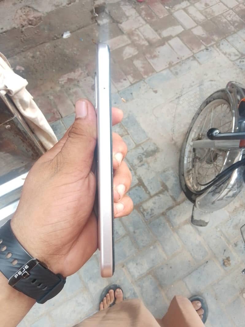 OPPO A6 0