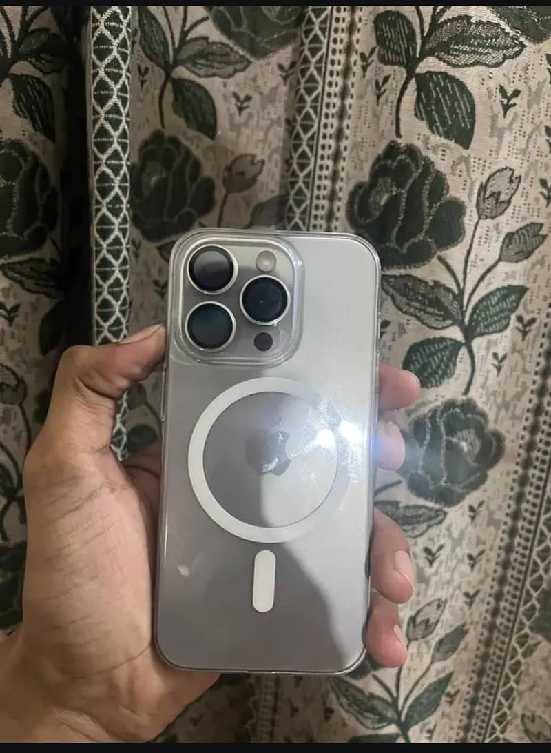 Apple iPhone 15 Pro 0