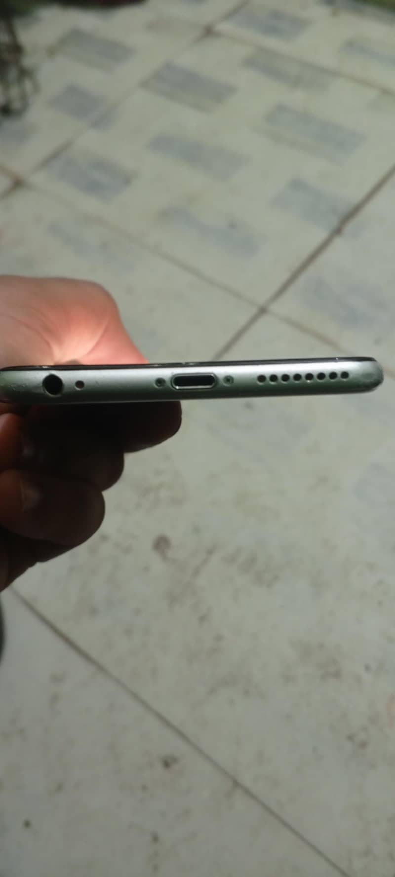 Apple iPhone 6 Plus 4