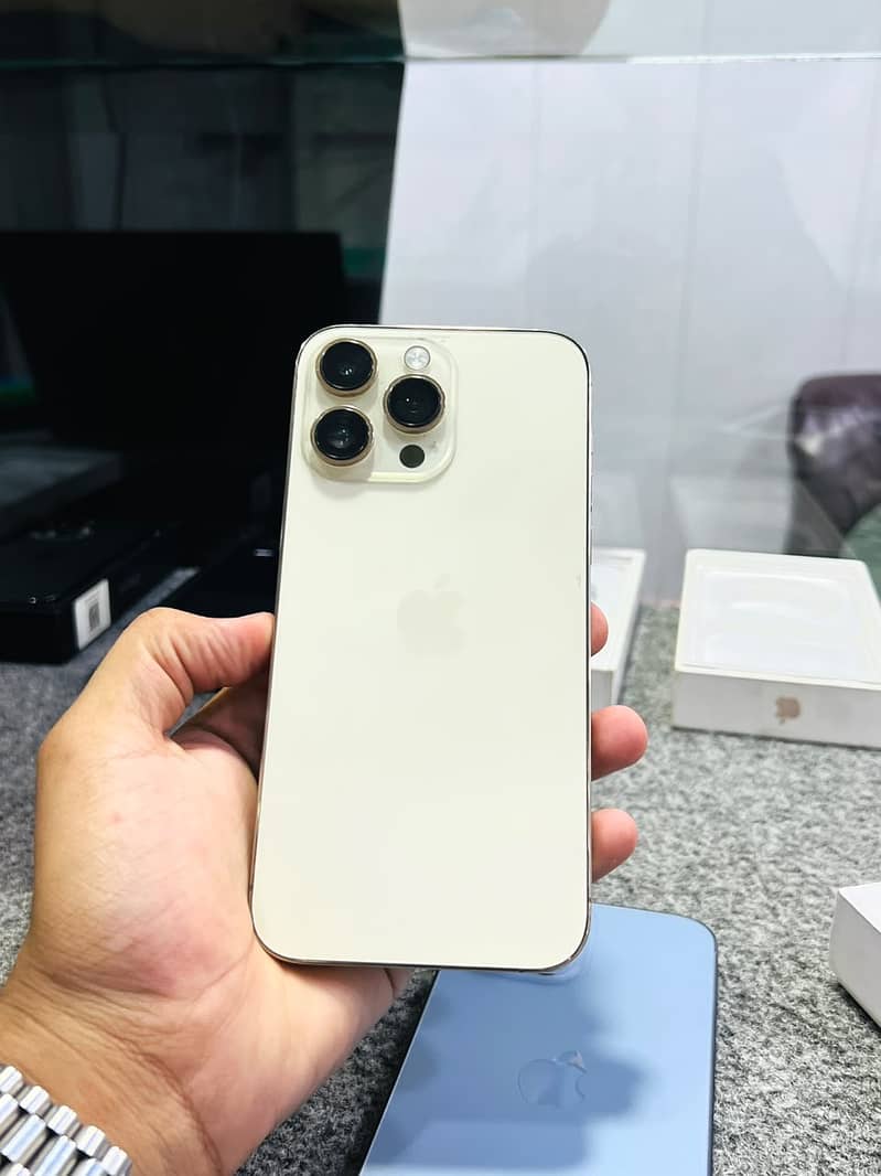 Apple iPhone 16 Plus 1