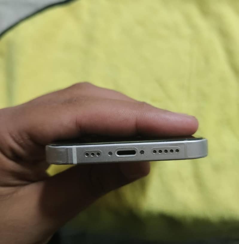 Apple iPhone 13 2