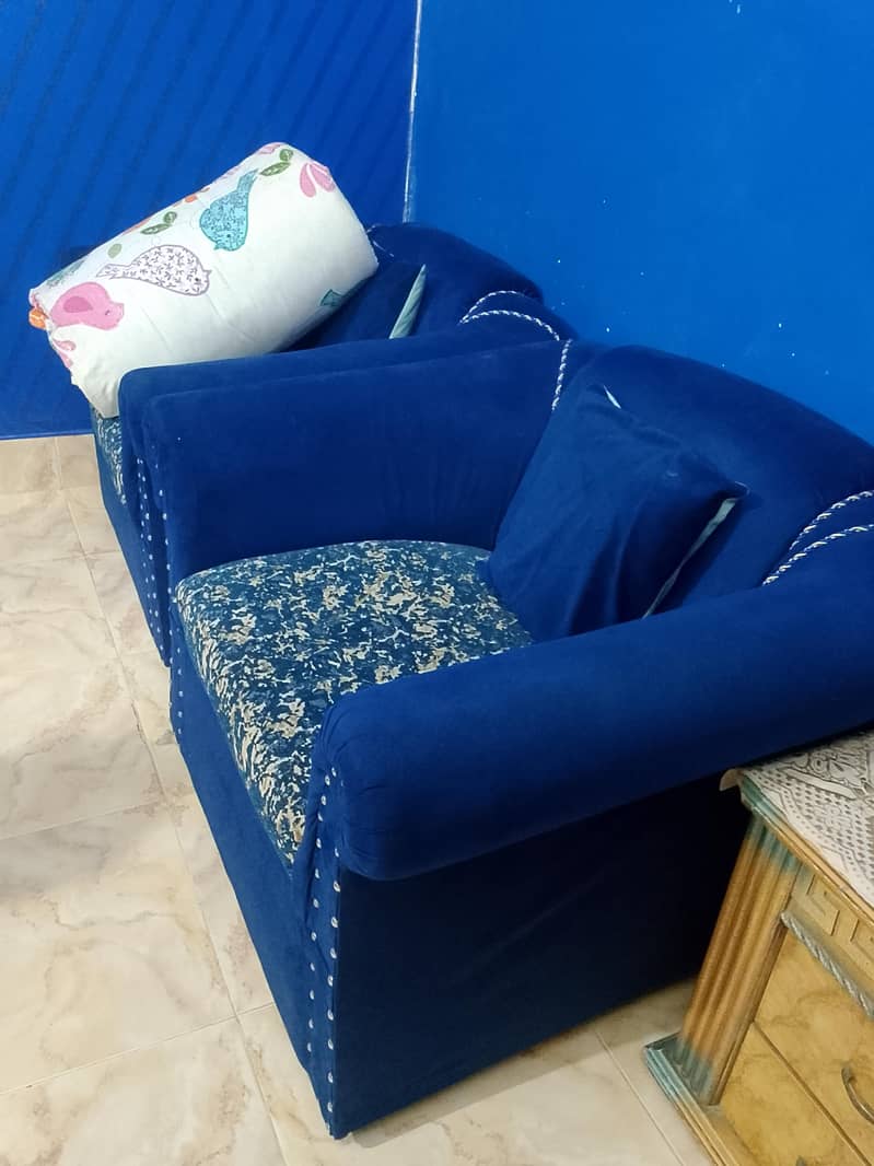 2 Single-seater Sofa 3