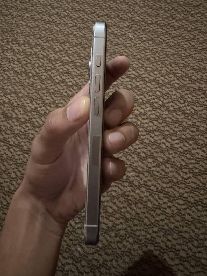 Apple iPhone 15 Pro 2