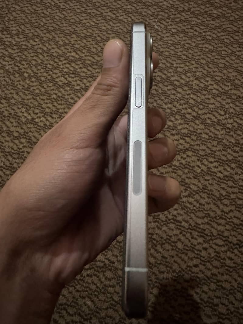 Apple iPhone 15 Pro 3