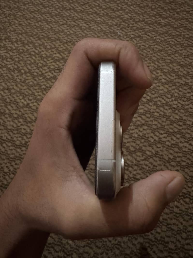Apple iPhone 15 Pro 4