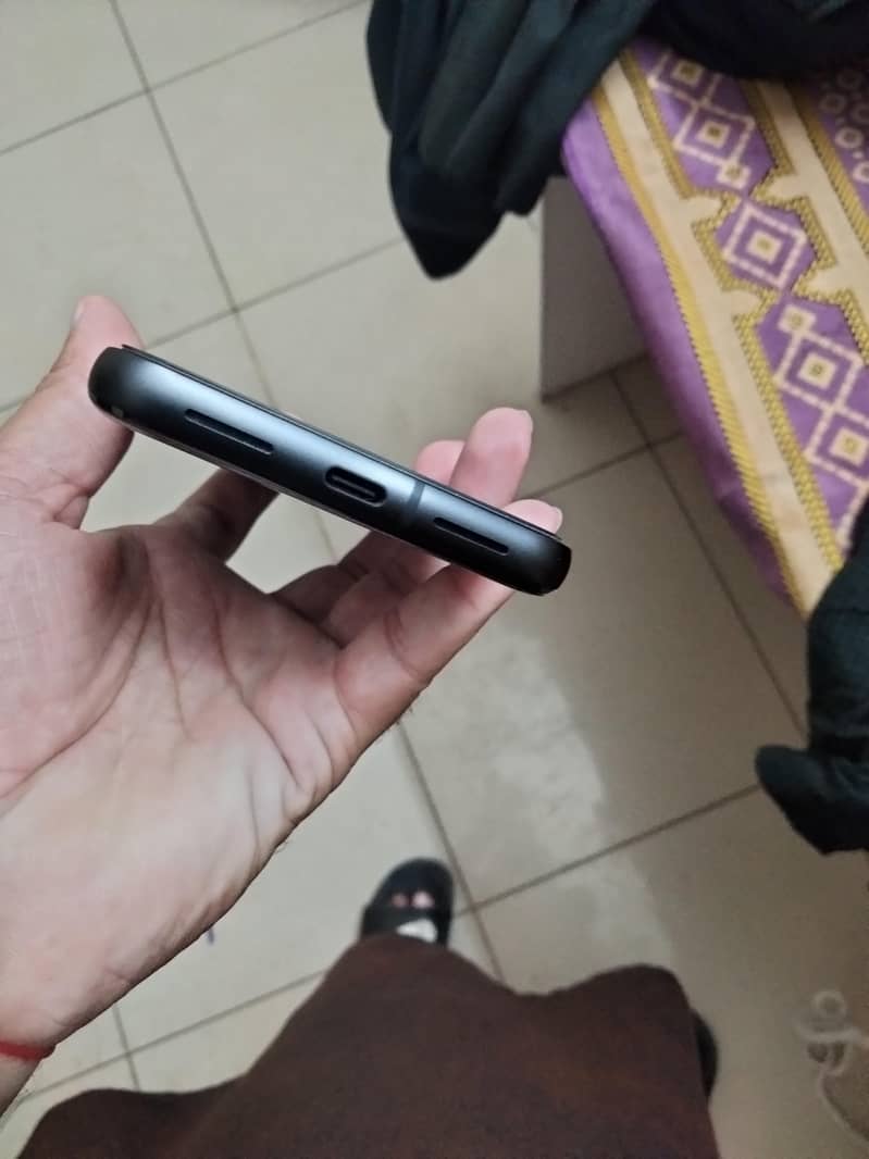 Google Pixel 8 4