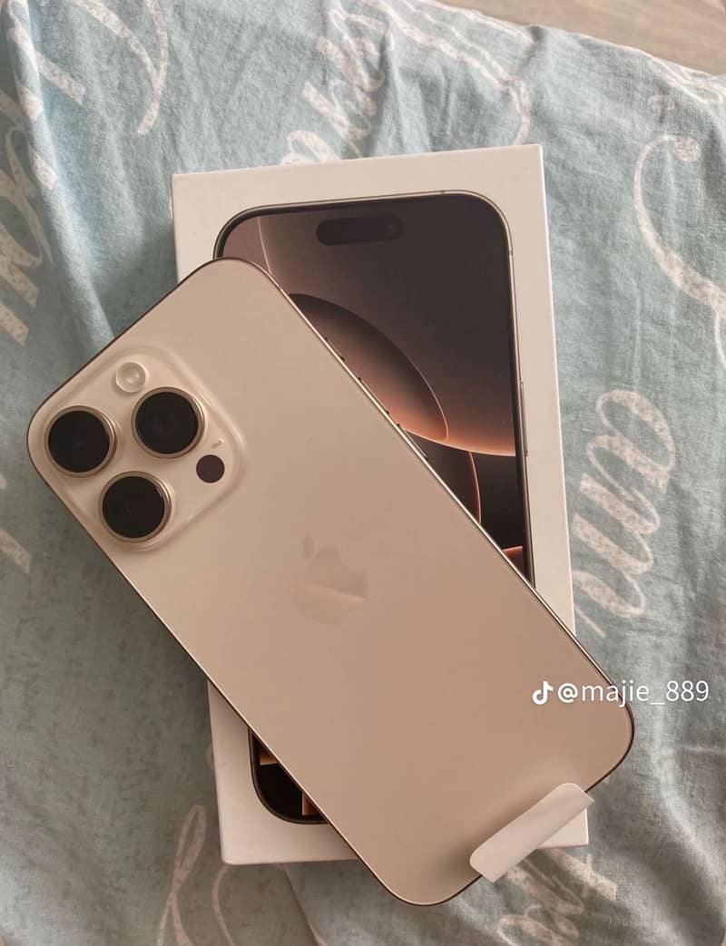 Apple iPhone  16 pro max 0