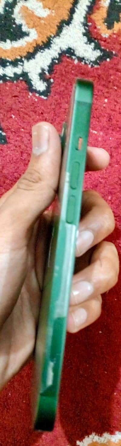 Apple iPhone 13 4