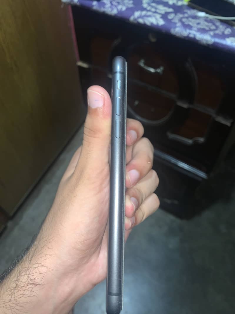 Apple iPhone 11 4