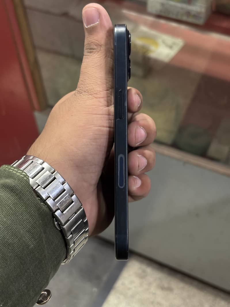Apple iPhone 13 1