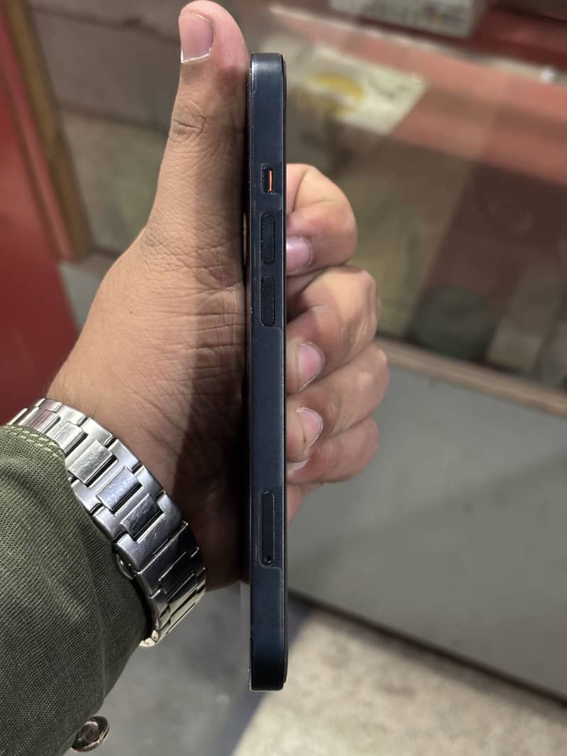 Apple iPhone 13 2