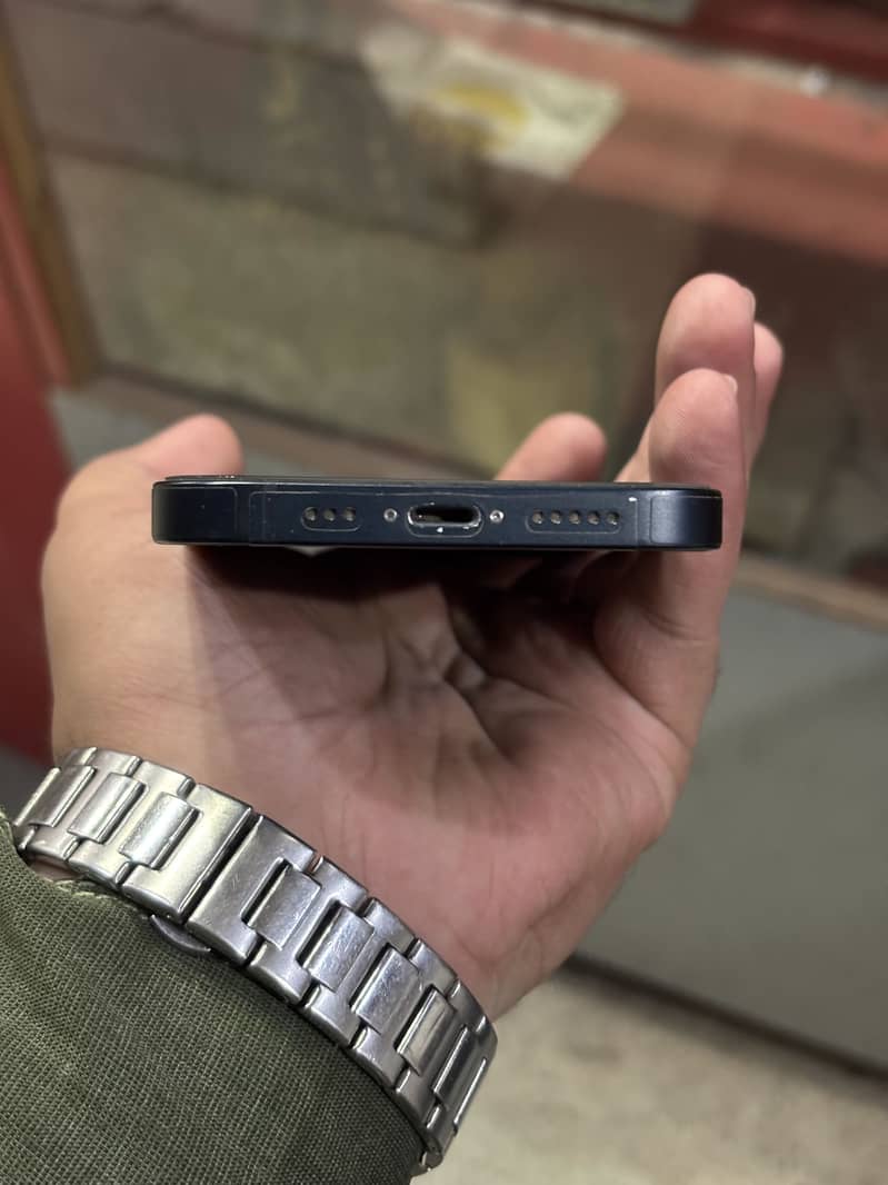 Apple iPhone 13 4