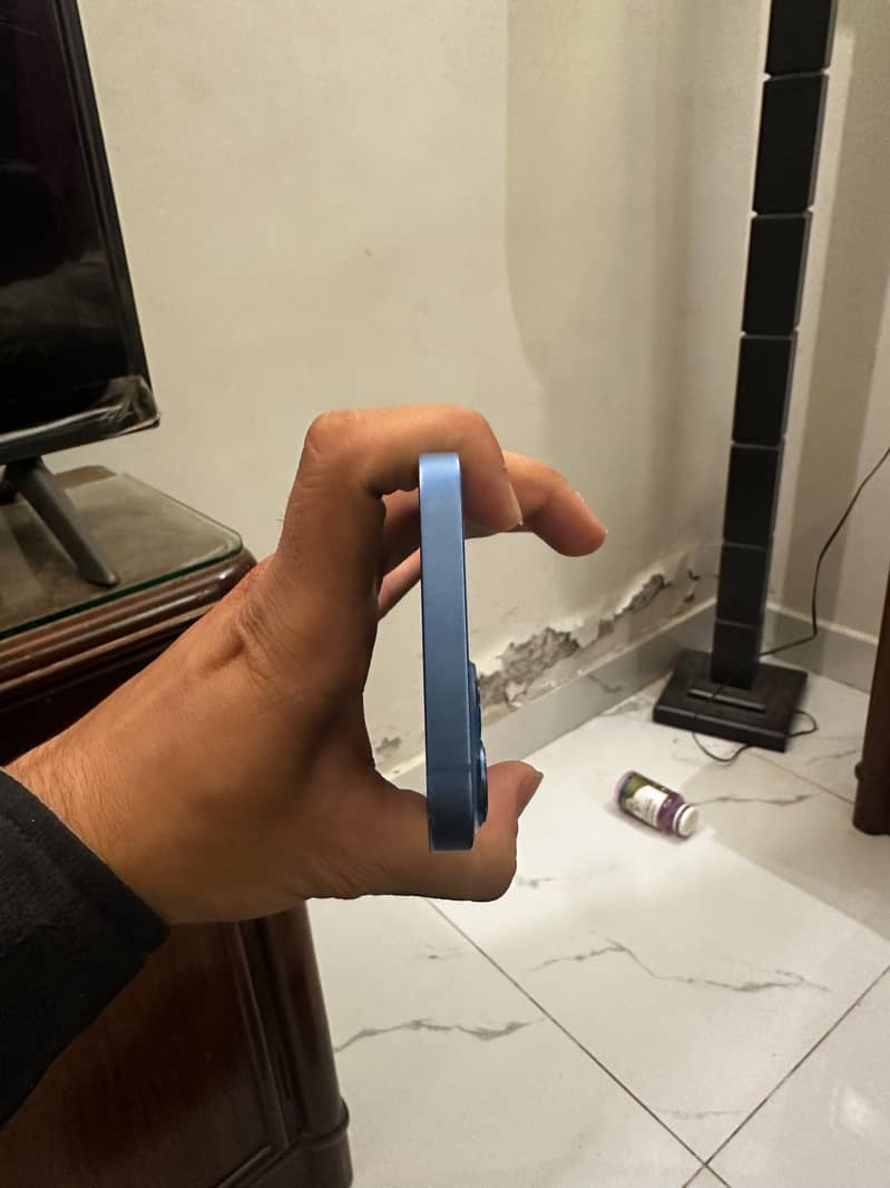 Apple iPhone 13 4