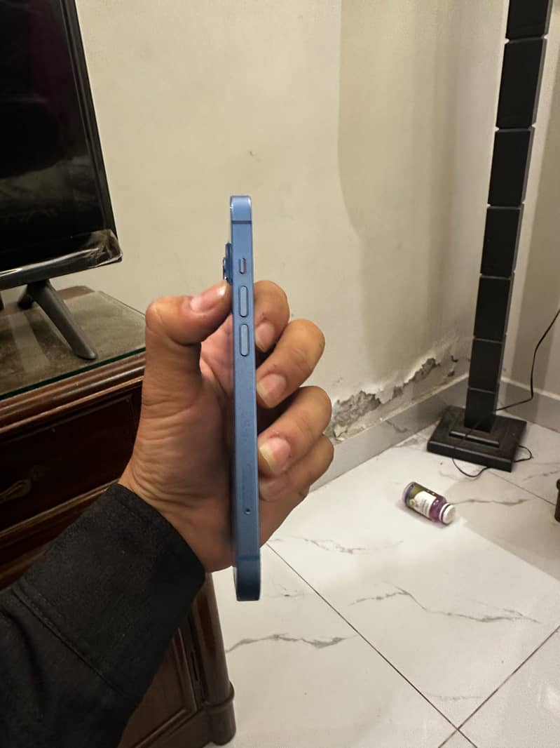 Apple iPhone 13 5