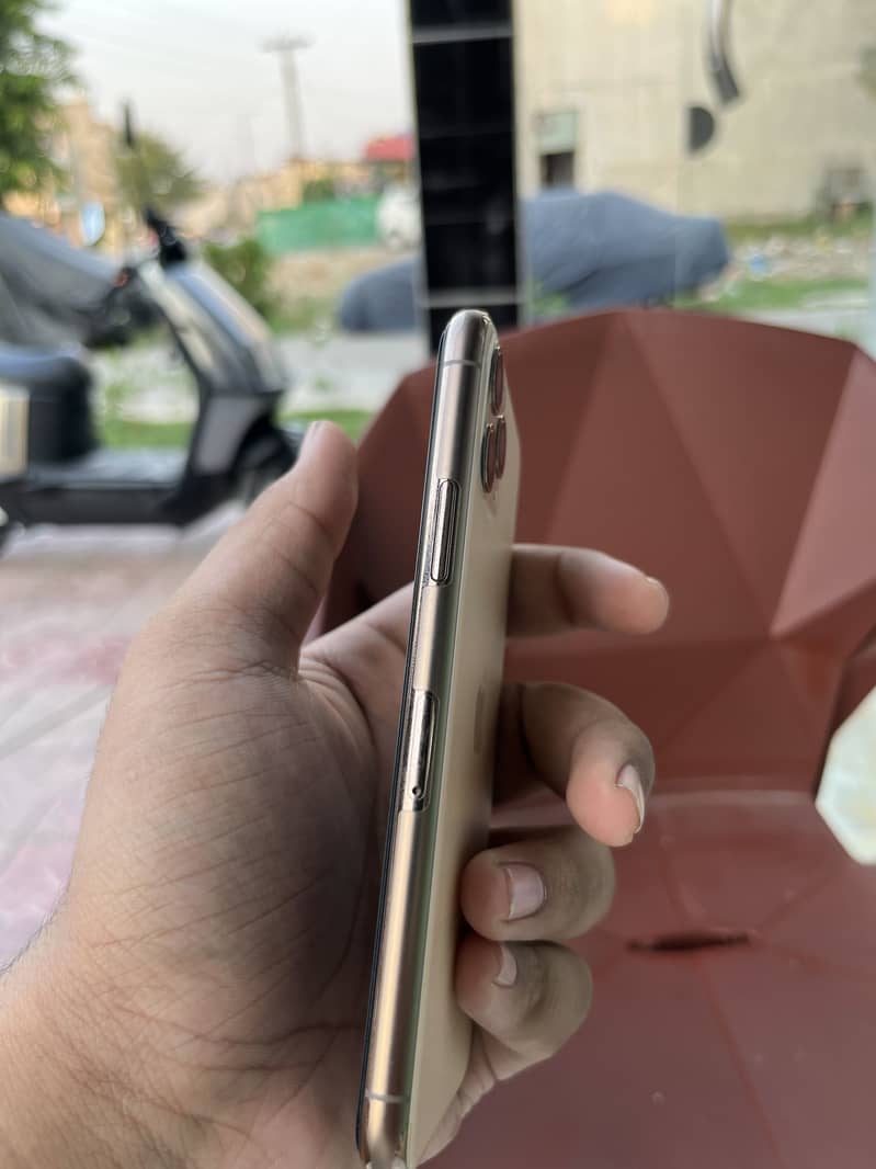 Apple iPhone 11 0