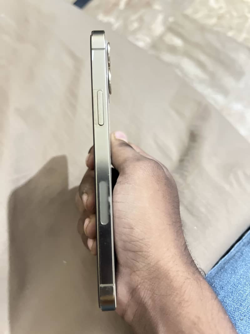Apple iPhone 12 Pro 3