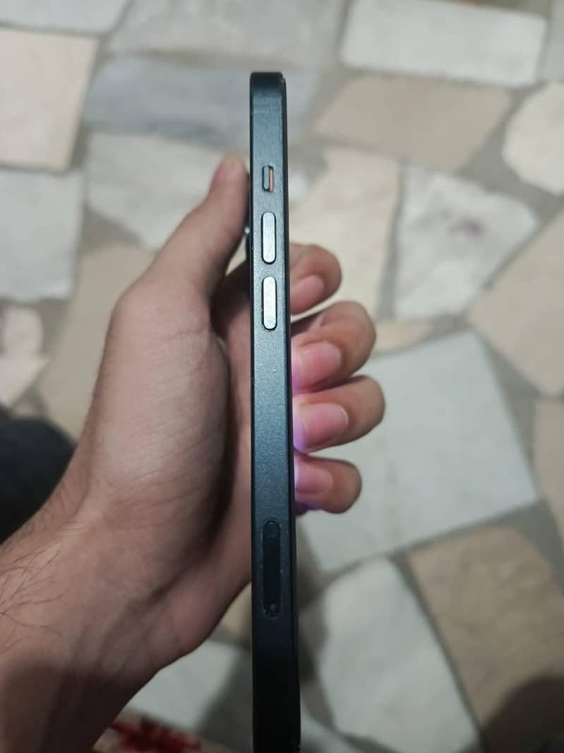 Apple iPhone 13 2