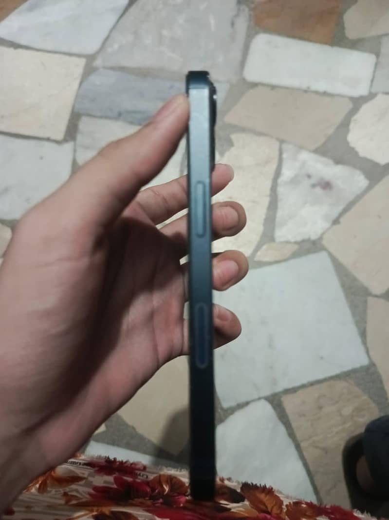 Apple iPhone 13 3