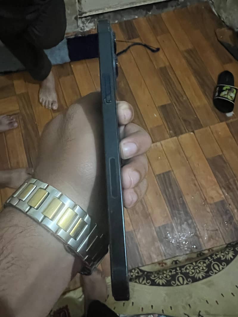 Apple iPhone 12 Pro Max 4