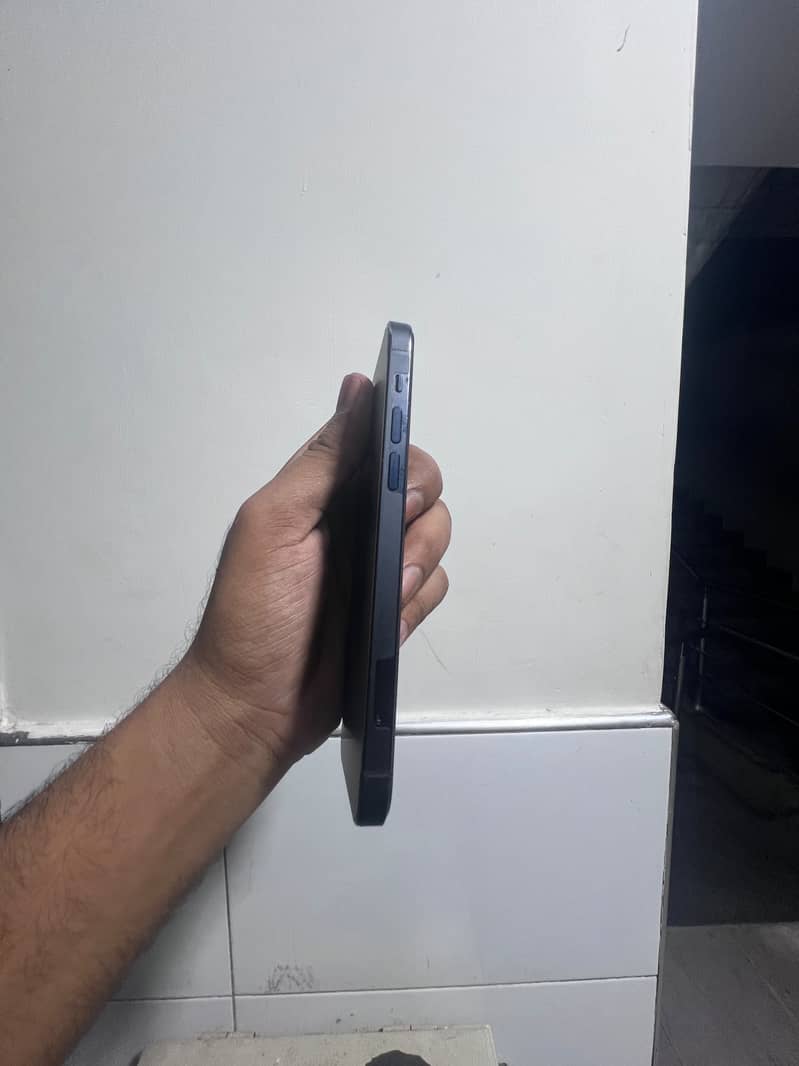 Apple iPhone 12 1
