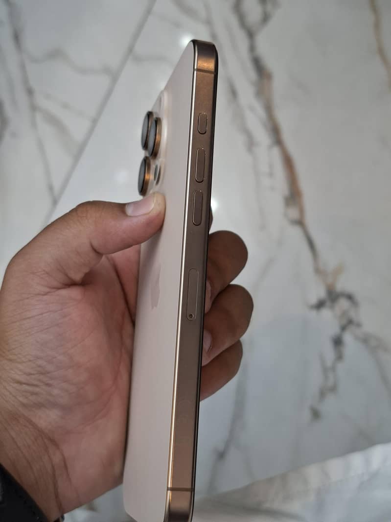 Apple iPhone 16 Pro Max 3