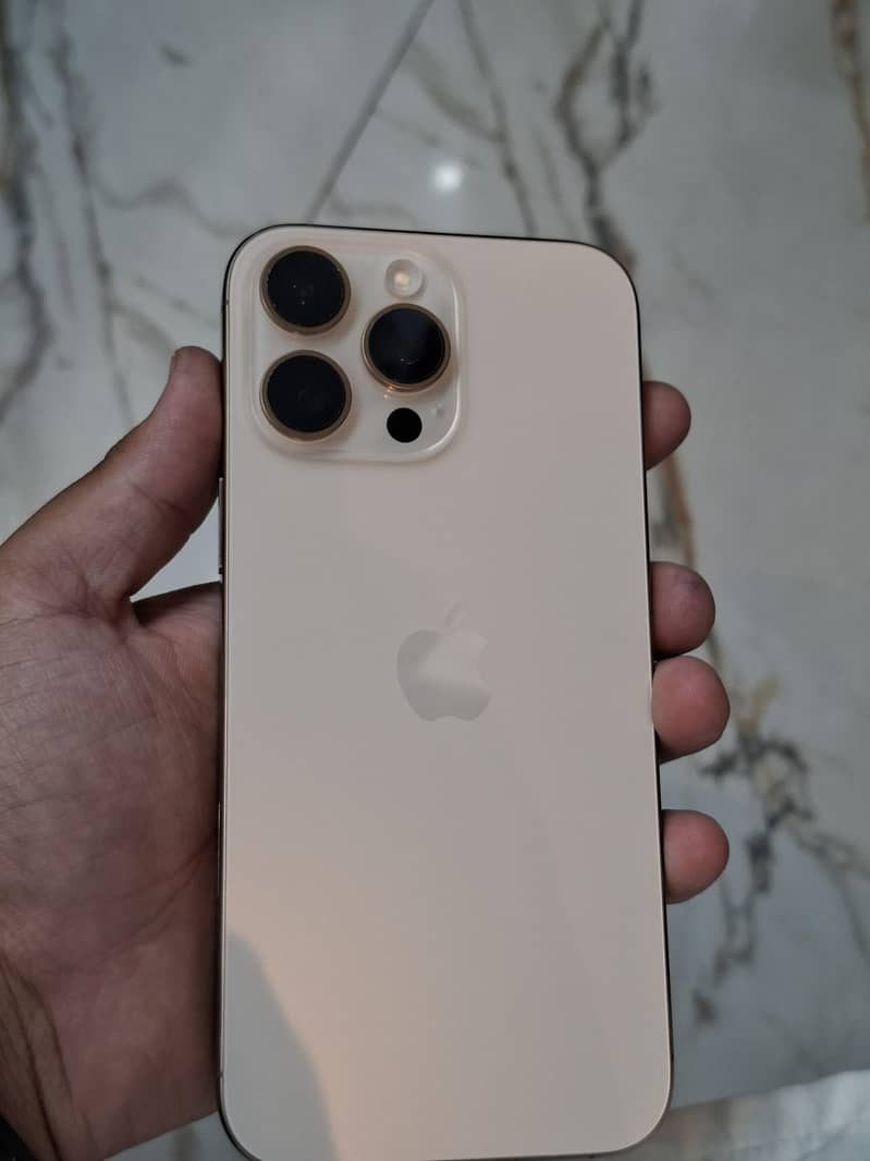 Apple iPhone 16 Pro Max 4