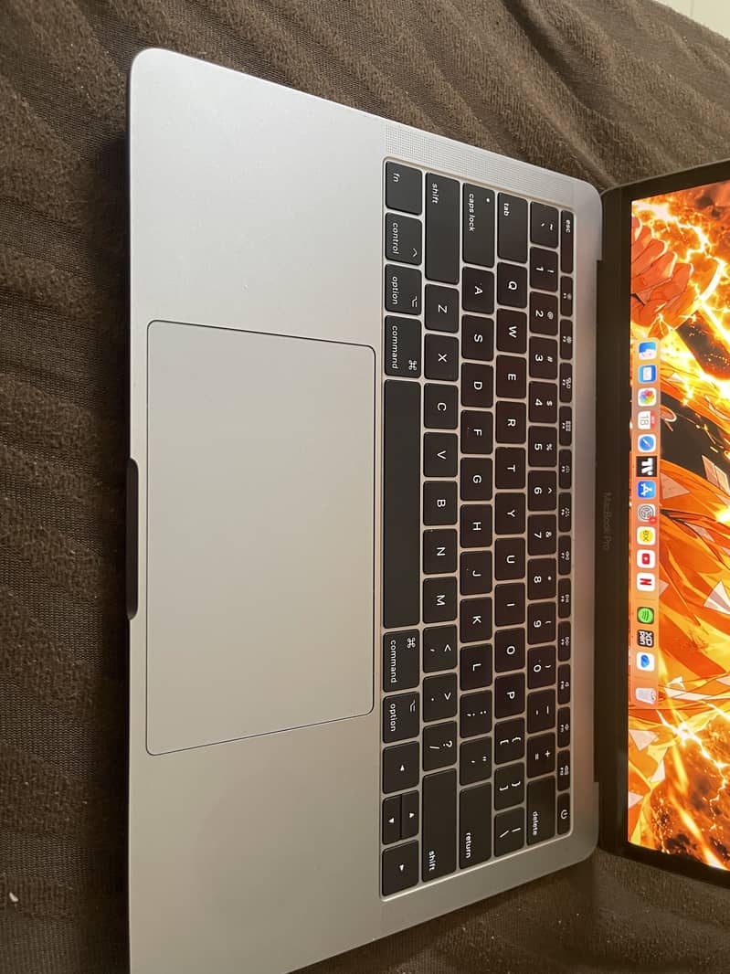 MacBook Pro 2017 13inch 9