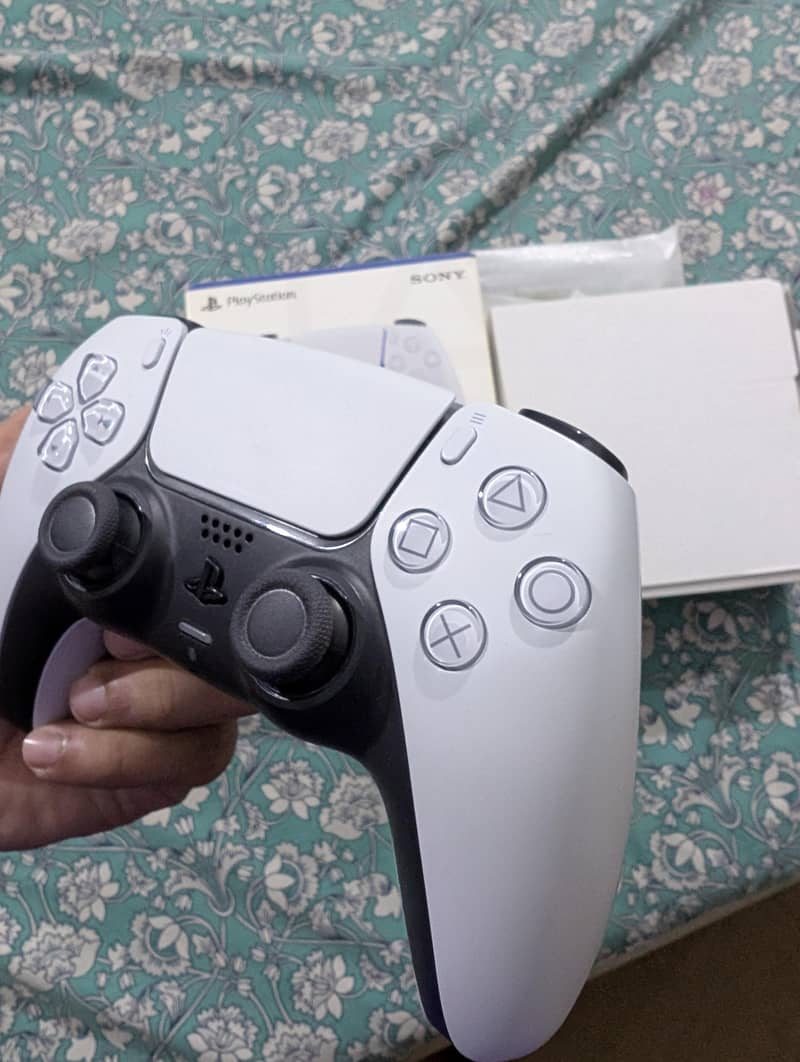 PS5 Controller Brand New Condition 4