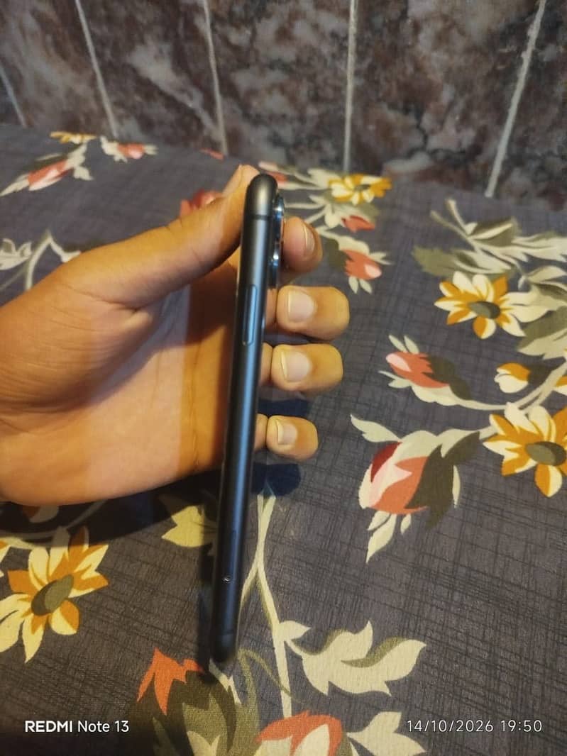 Apple iPhone 11 3