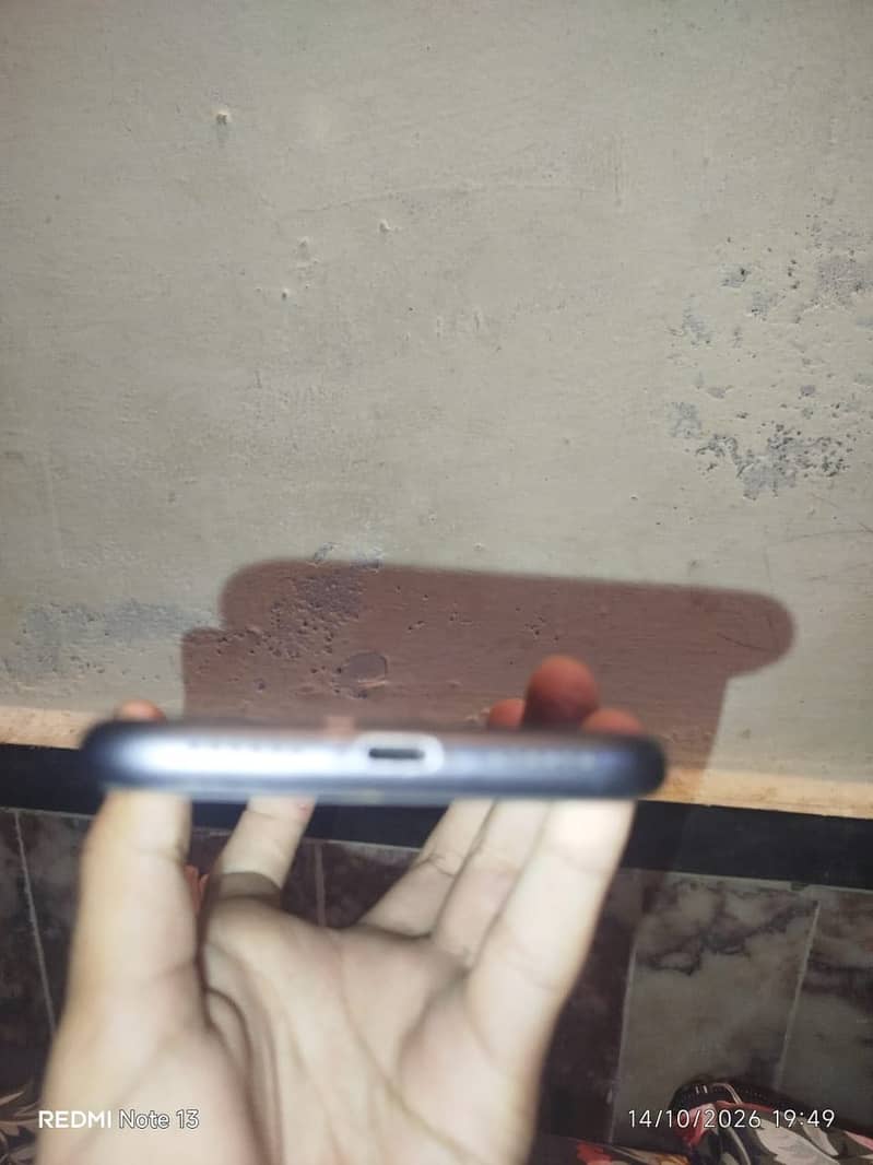 Apple iPhone 11 4
