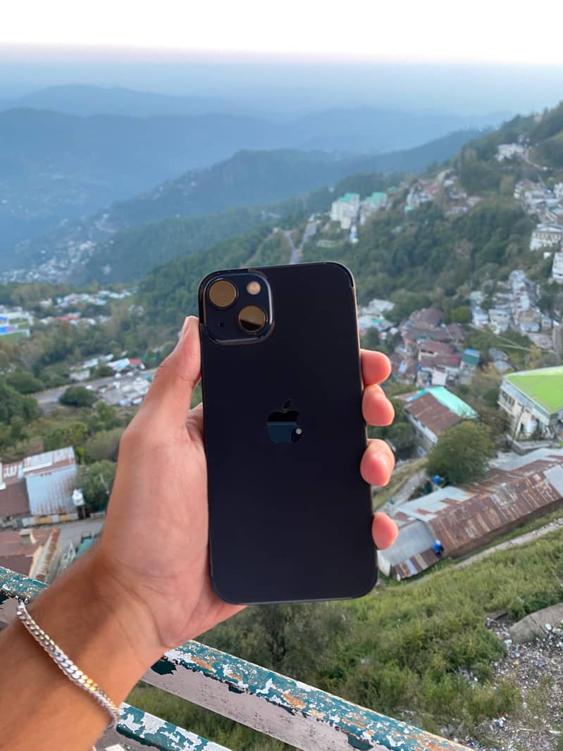 Apple iPhone 13 0