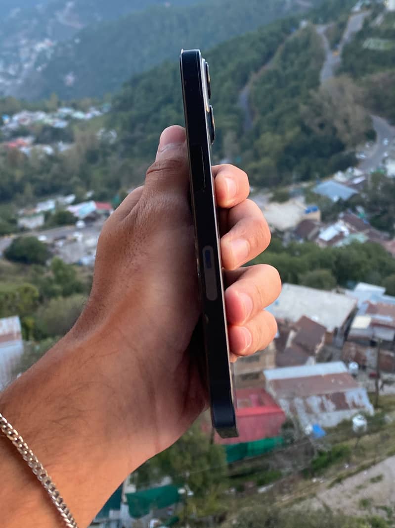 Apple iPhone 13 1