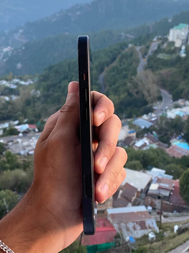 Apple iPhone 13 2