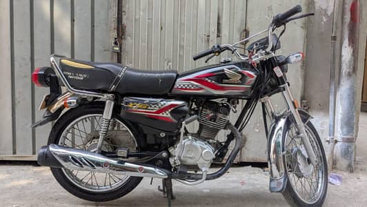Honda CG 125 available in excellent condition, ready to ride.