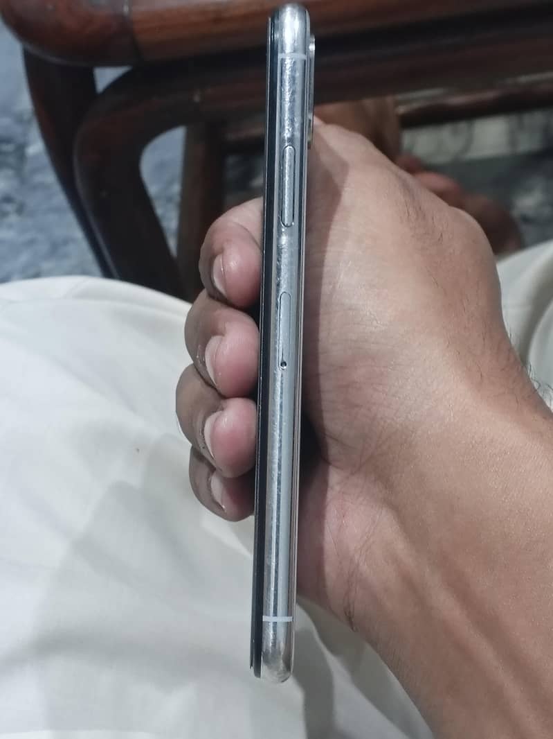 Apple iPhone X (64gb) 2