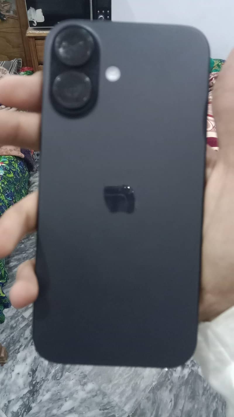 Apple iPhone 16 2
