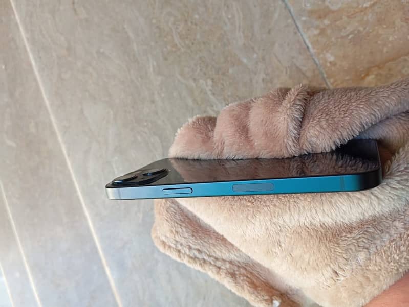 Apple iPhone 13 3