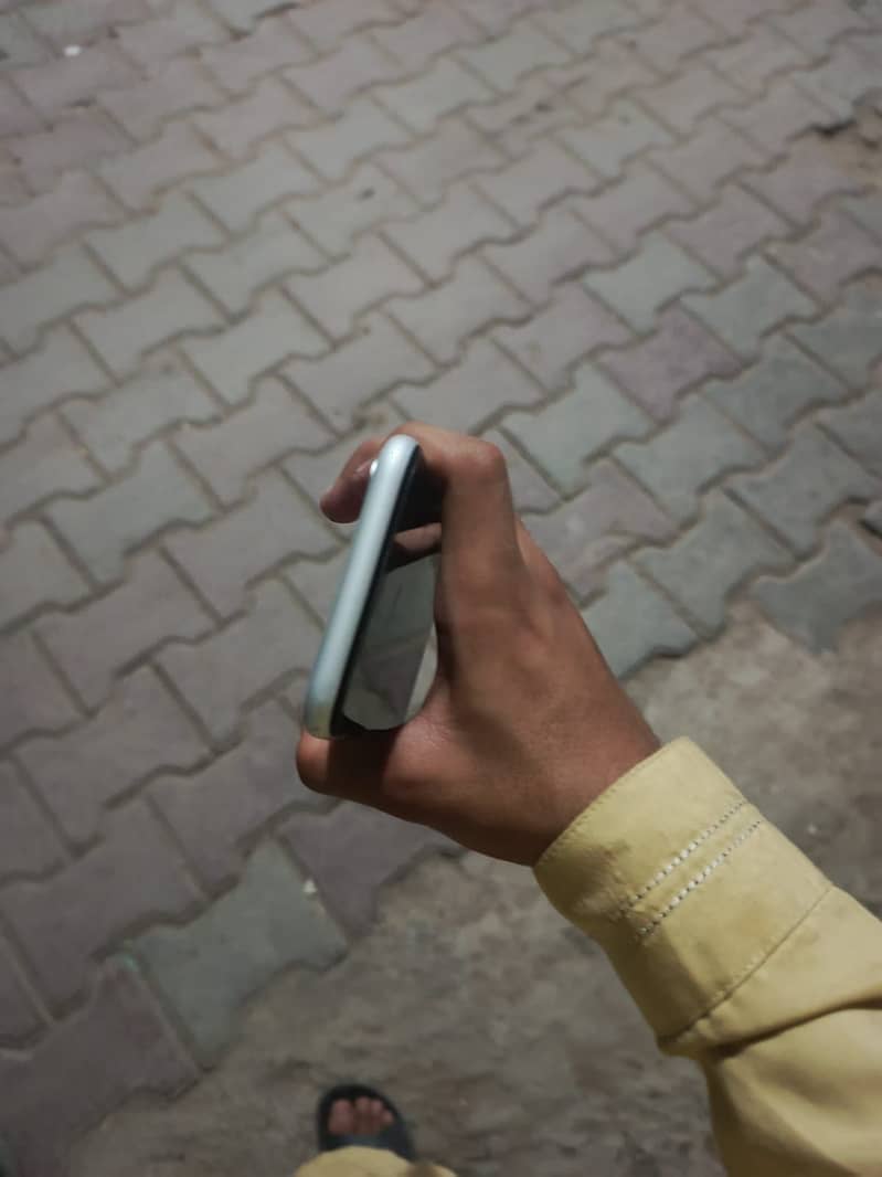 Apple iPhone XR 2