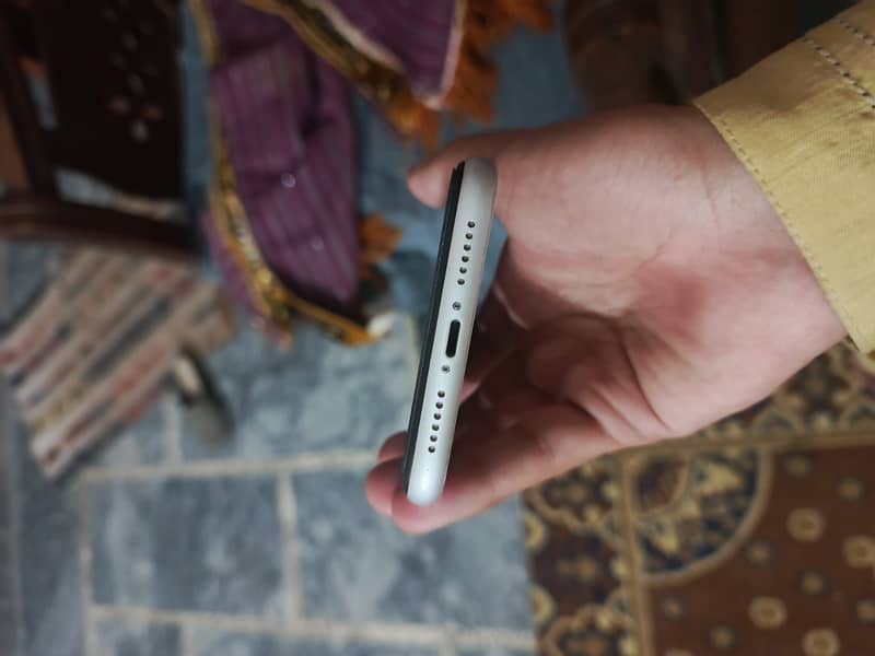 Apple iPhone XR 3