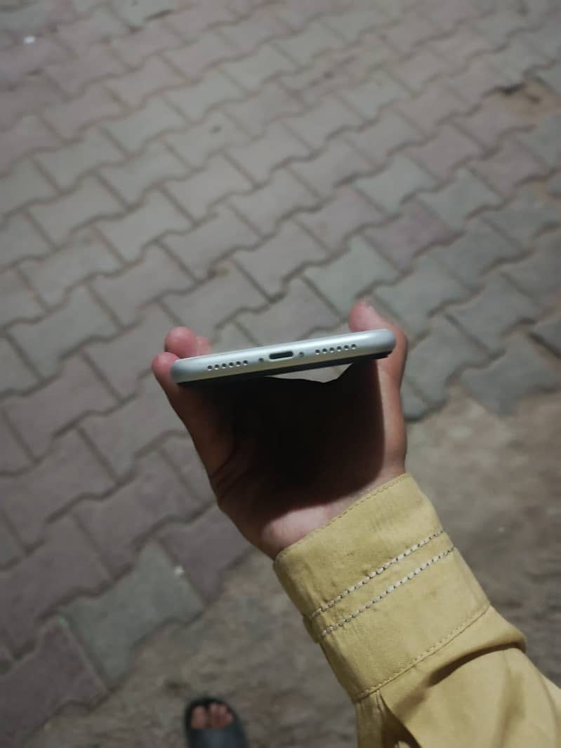 Apple iPhone XR 4