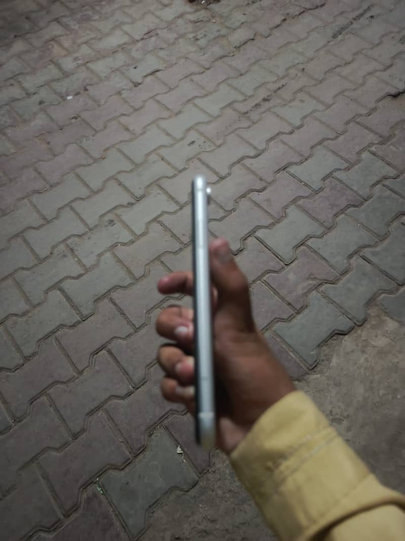 Apple iPhone XR 10