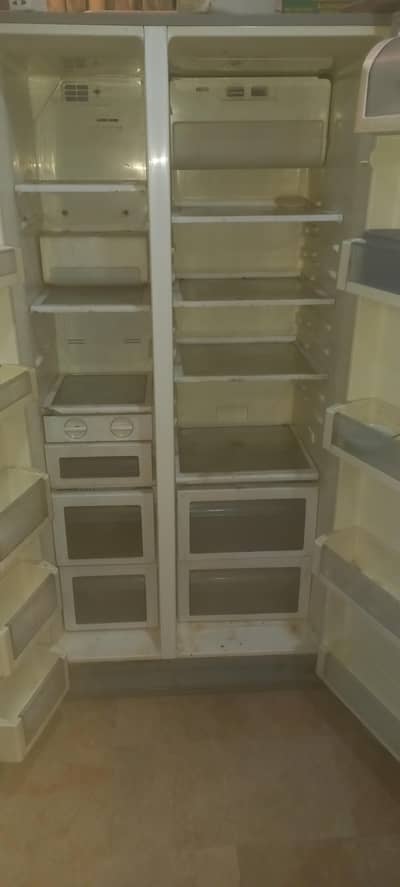 Haired double door refrigerator