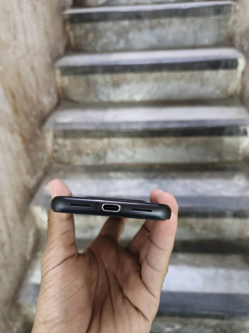 Google Pixel 8 4