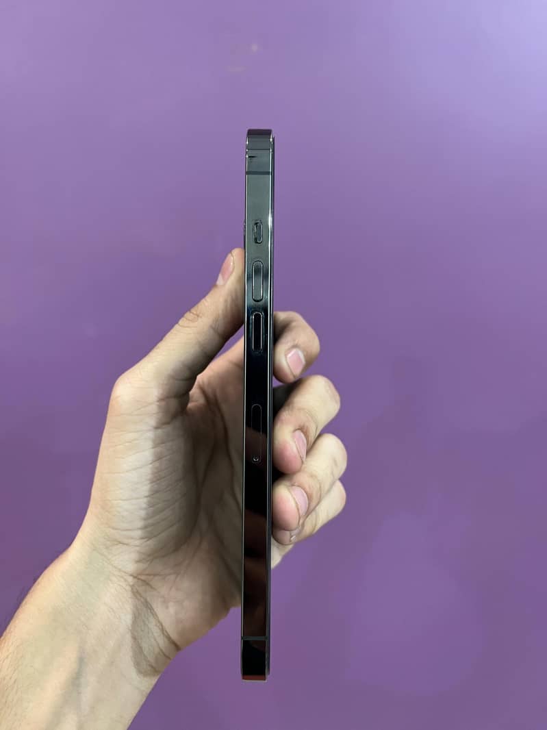 Apple iPhone 12 Pro Max 3